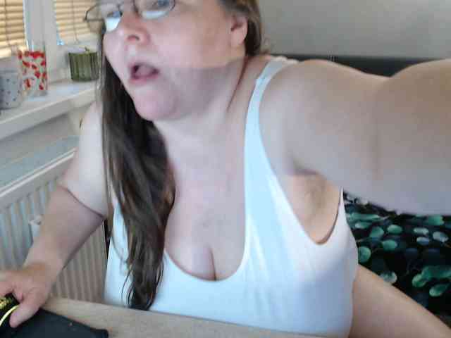 Bessy123 Live Webcam on BongaCams