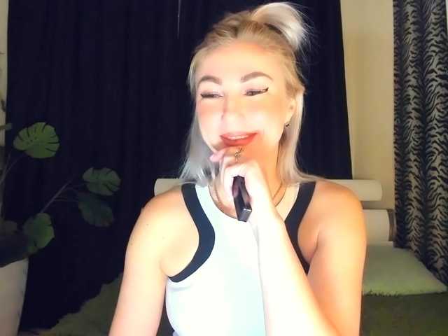 le modèle Witchcraft est en webcam porno dans un show sur le site bongacams, il possède les tags suivants: White/Caucasian,Blonde,Shaved