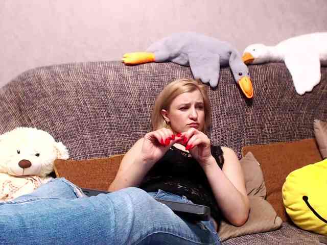 Ale4kaxx's cam show statistics and live stream
