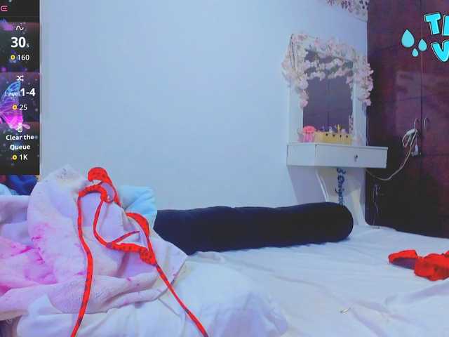 HUGETITS90XX live cam