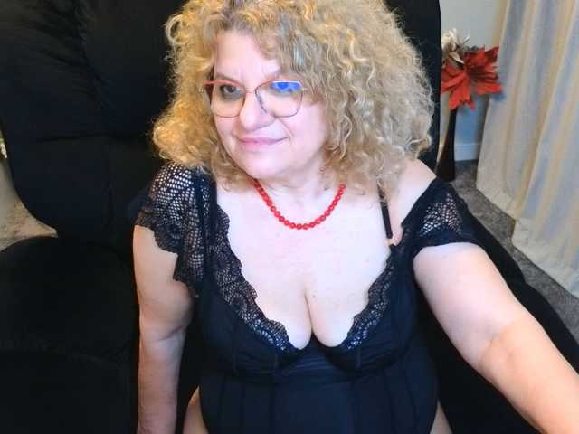 maggiemilff68's BongaCams show and profile