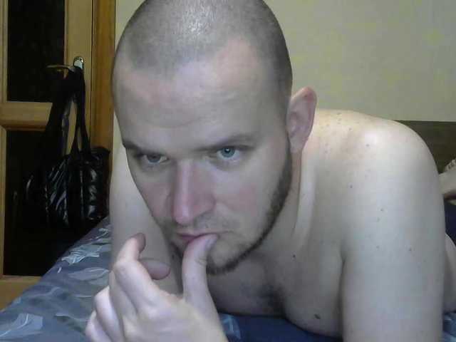 model_777 — live male cam