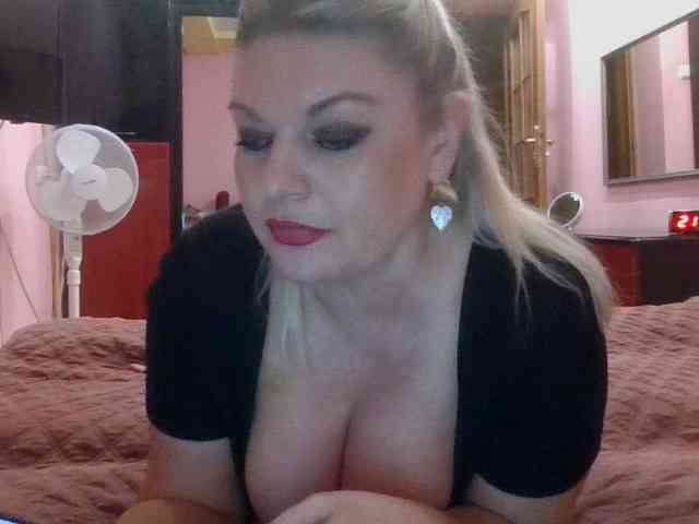 BellaX999 webcam