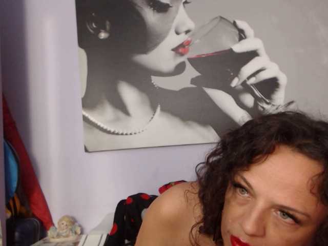 AwesomeAlicia live cam on BongaCams