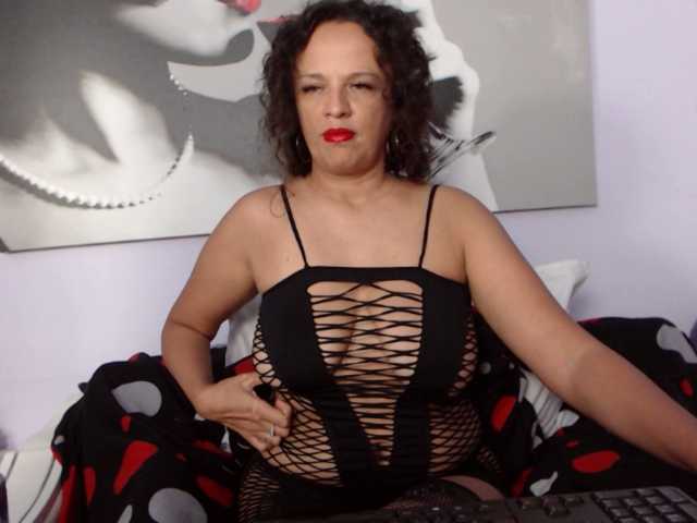 AwesomeAlicia live cam on BongaCams