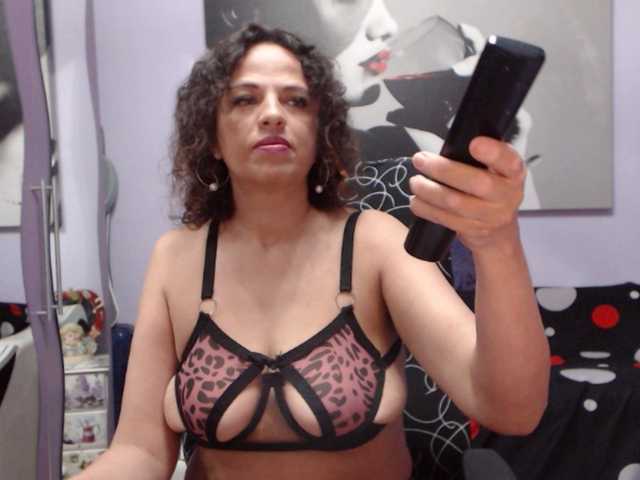 AwesomeAlicia's BongaCams show and profile