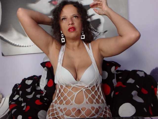 AwesomeAlicia, en vivo ahora en BongaCams