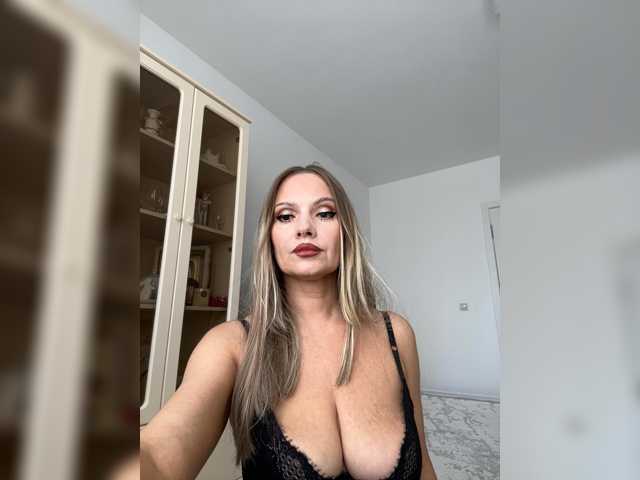 sura97, live now on BongaCams