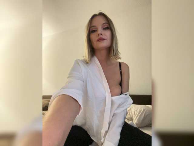 sura97 live cam on BongaCams