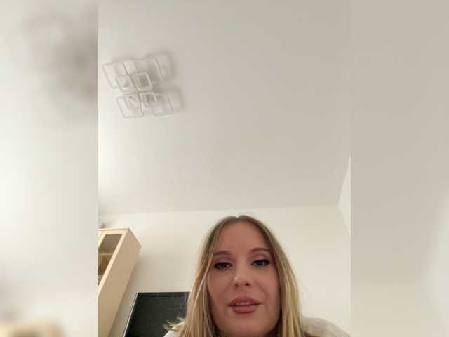 sura97 live cam on BongaCams