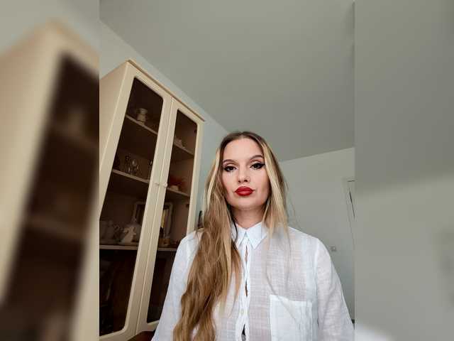 sura97's BongaCams show and profile