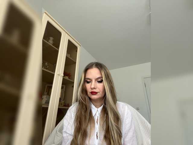 sura97's BongaCams show and profile