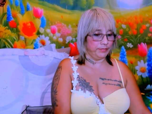 indianroxy live cam on BongaCams