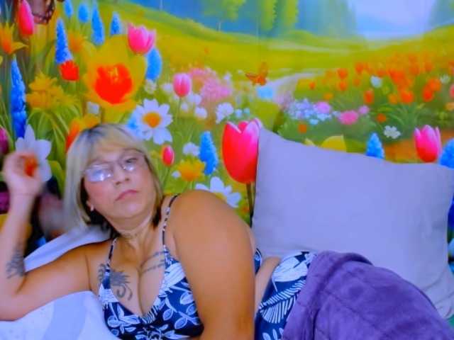 indianroxy live cam on BongaCams