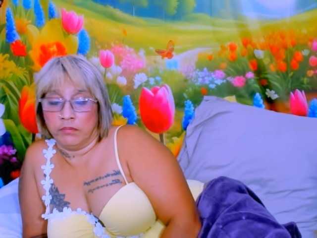 indianroxy live cam on BongaCams