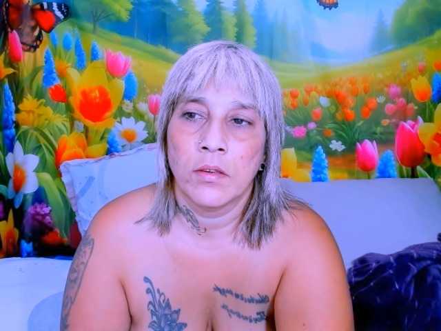 indianroxy live cam on BongaCams