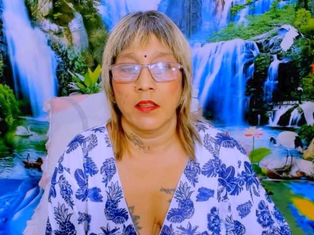 indianroxy live cam on BongaCams