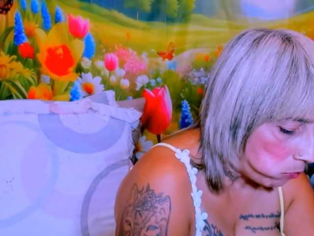 indianroxy live cam on BongaCams