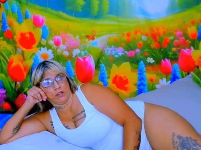 indianroxy live cam on BongaCams