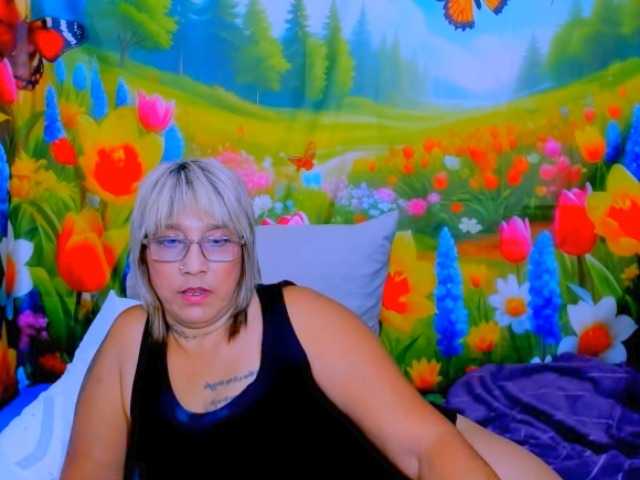 indianroxy live cam on BongaCams