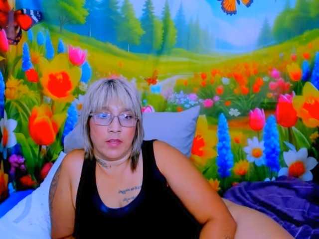 indianroxy live cam on BongaCams