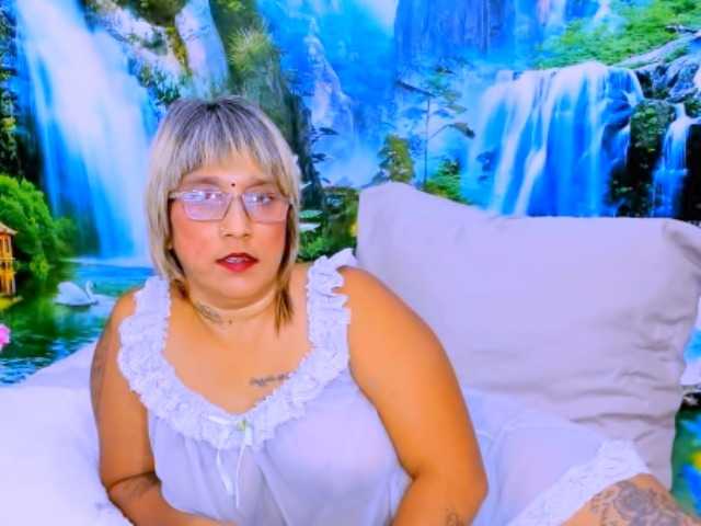 indianroxy live cam on BongaCams