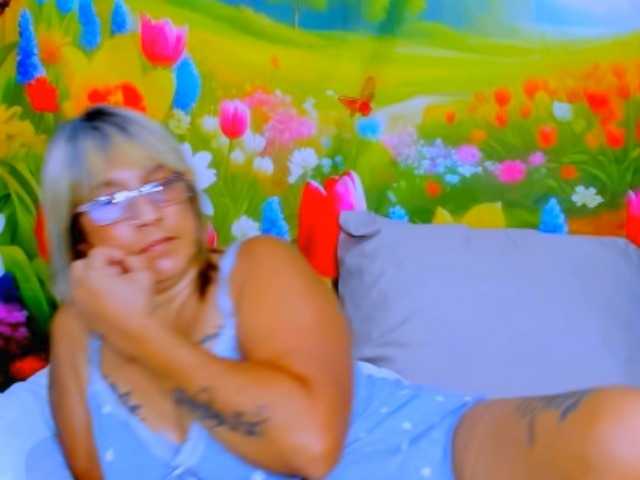 indianroxy live cam on BongaCams