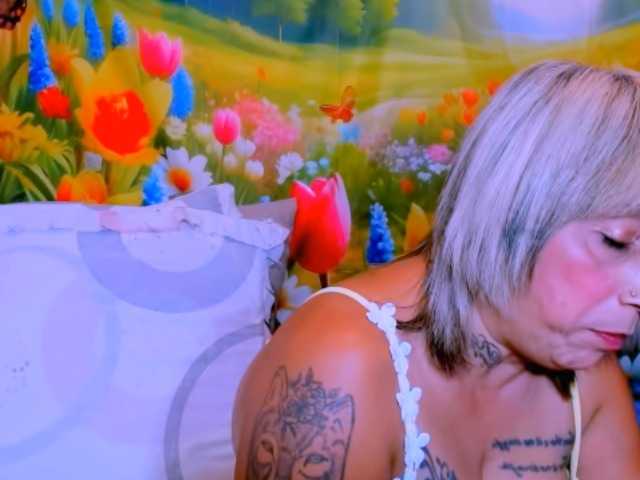 indianroxy live cam on BongaCams