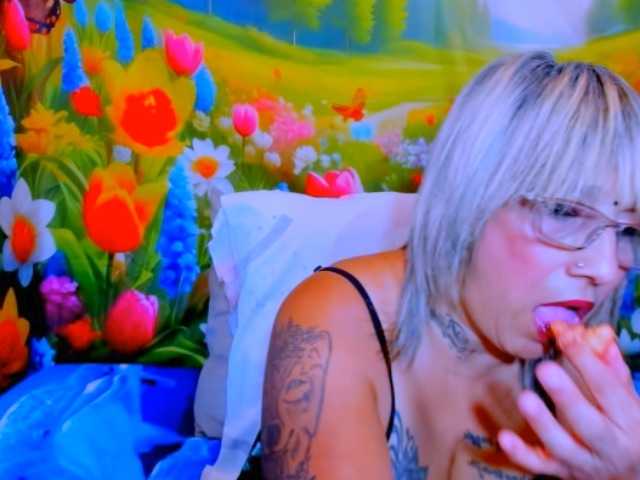 indianroxy live cam on BongaCams