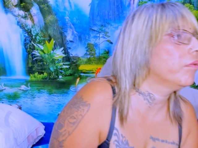 indianroxy live cam on BongaCams