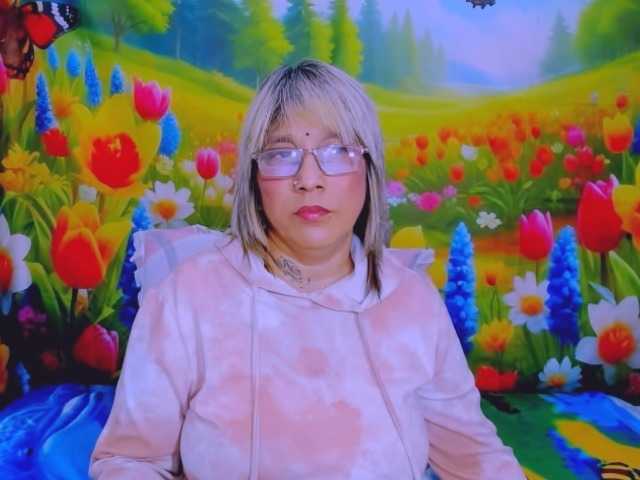 indianroxy live cam on BongaCams