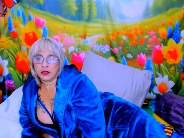 indianroxy live cam on BongaCams