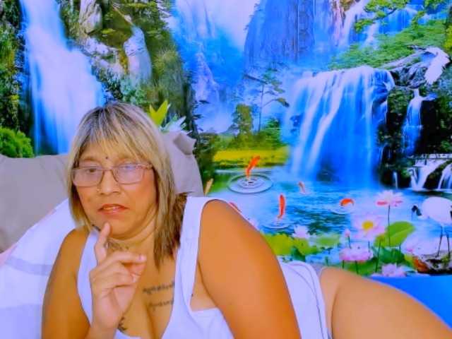 indianroxy live cam on BongaCams