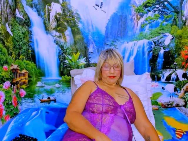 indianroxy live cam on BongaCams