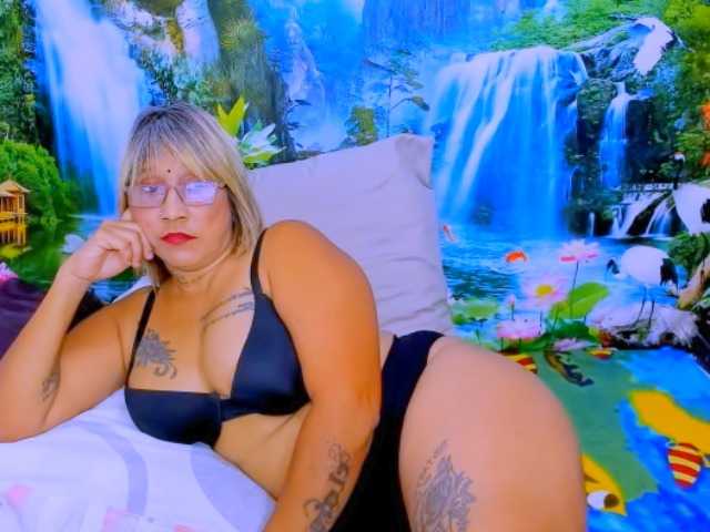 indianroxy live cam on BongaCams