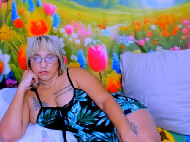 indianroxy live cam on BongaCams