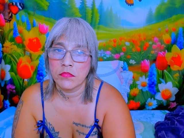 indianroxy live cam on BongaCams