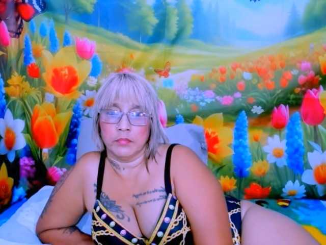 indianroxy live cam on BongaCams