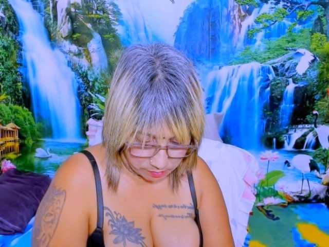 indianroxy live cam preview