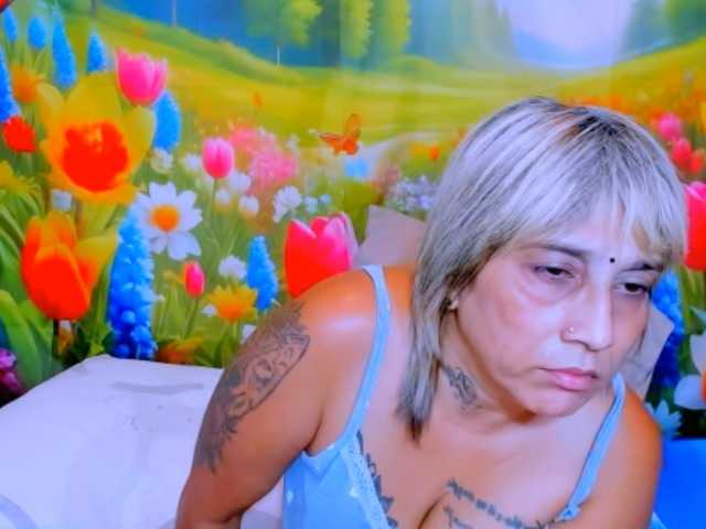indianroxy live cam on BongaCams