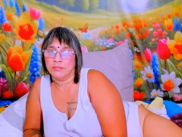 indianroxy's BongaCams show and profile