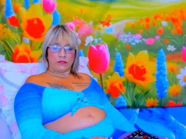 indianroxy live cam on BongaCams