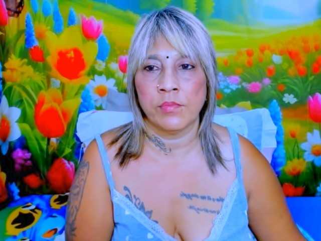 indianroxy live cam on BongaCams