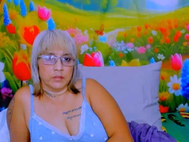 indianroxy live webcam show