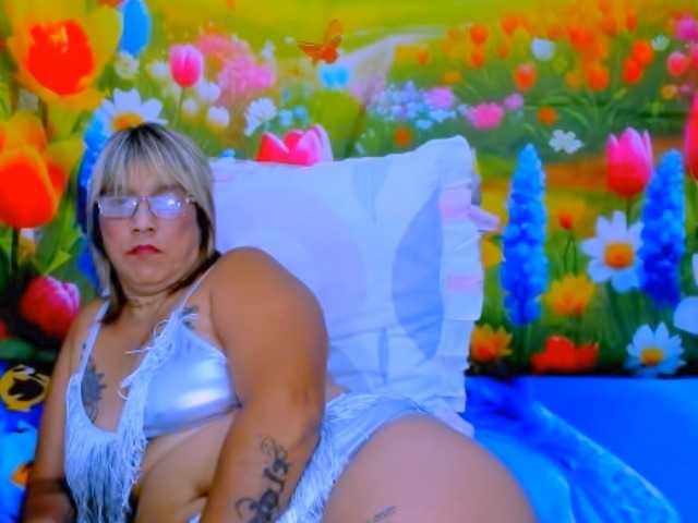 indianroxy live cam on BongaCams