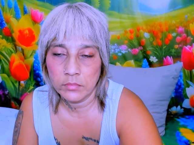indianroxy live cam on BongaCams