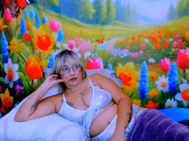 indianroxy live cam on BongaCams
