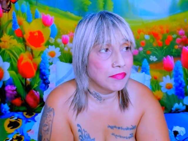 indianroxy — live female cam