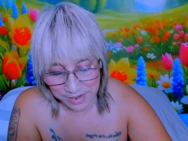 indianroxy live cam on BongaCams