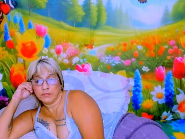 indianroxy live cam on BongaCams